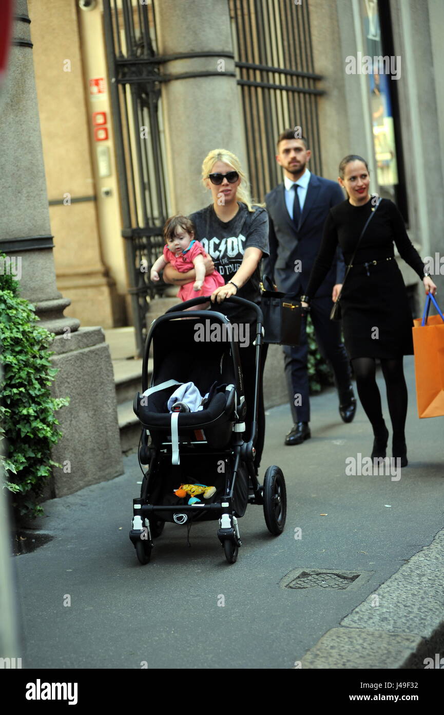 Milan, Wanda Nara shopping center with baby and driver Wanda Nara comes
