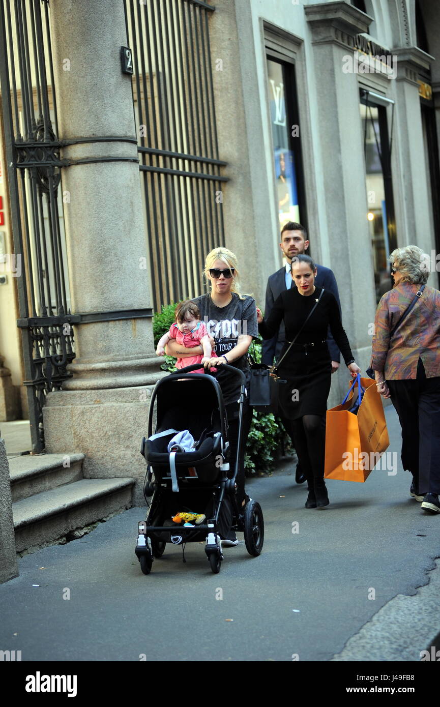 Milan Wanda Nara shopping center with baby and driver Wanda Nara