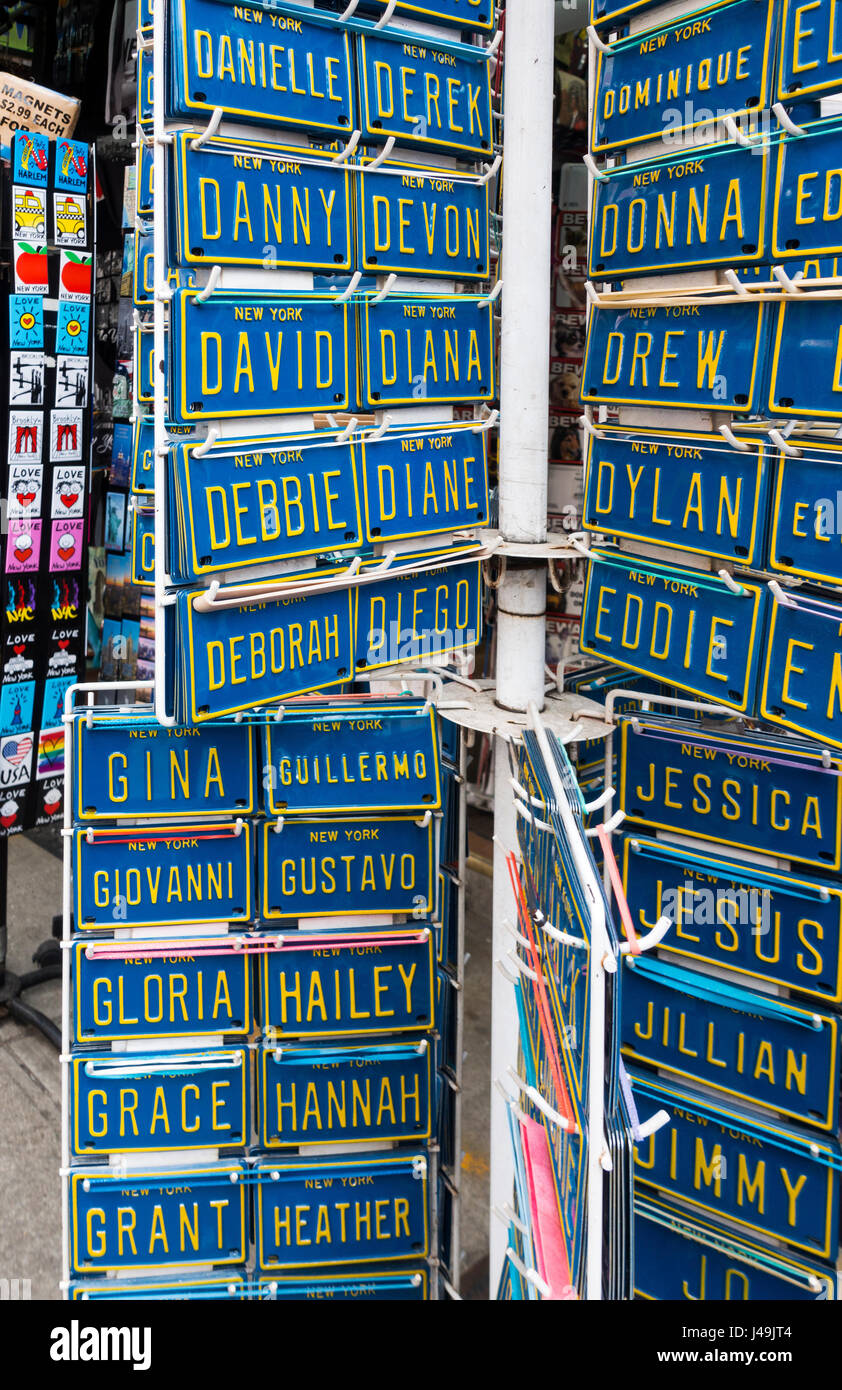 Kfz-Kennzeichen zum Verkauf an Touristen Geschenk shop Int Little  Italy-Abschnitt des Stadtzentrums, Manhattan, New York City Stockfotografie  - Alamy
