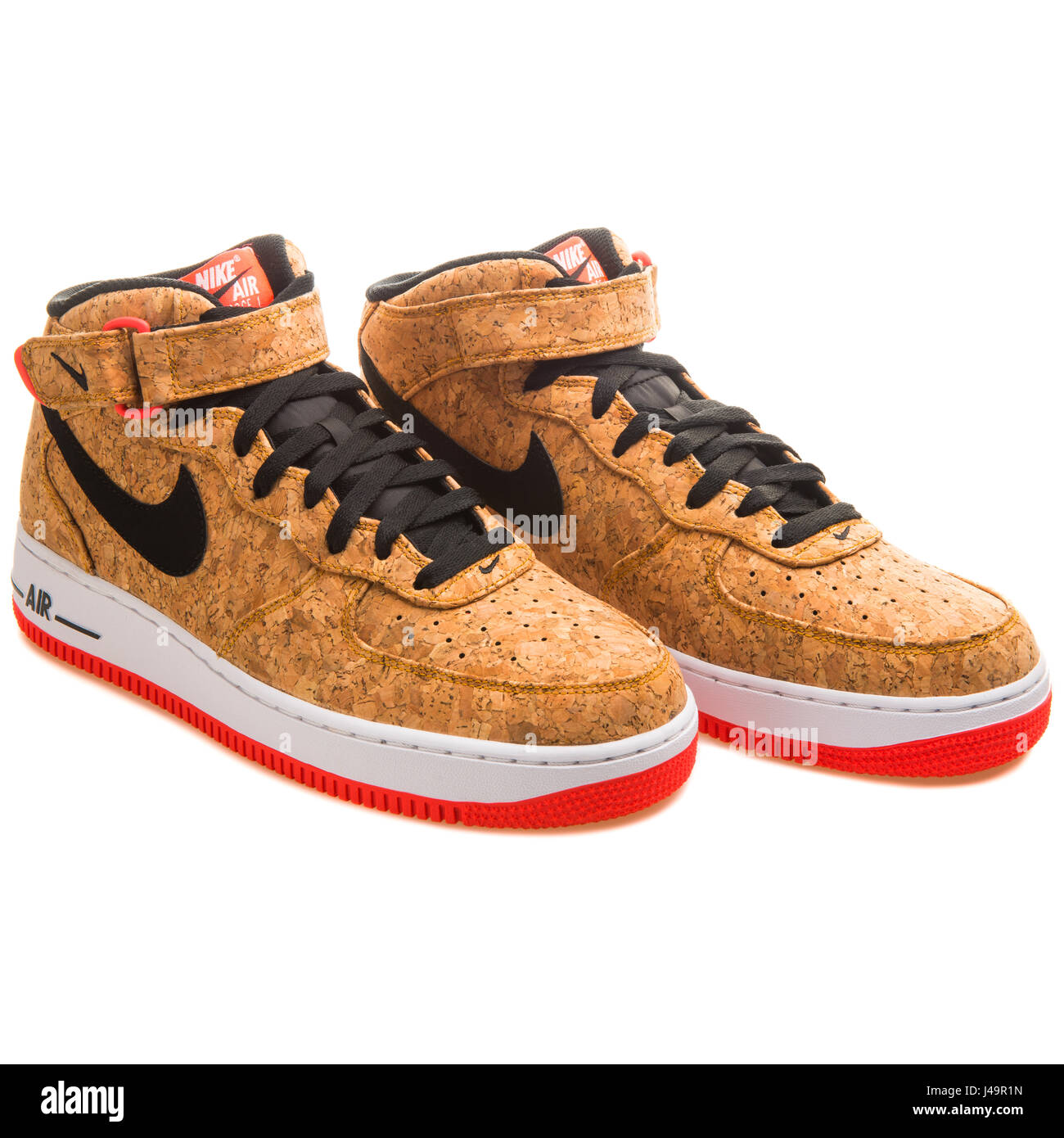 Air force 1 mid 07 cork hi-res stock photography and images - Alamy