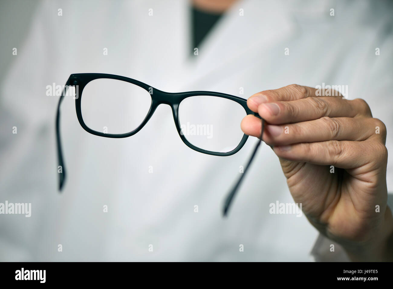 Eyeglasses optometrist hi-res stock photography and images - Alamy