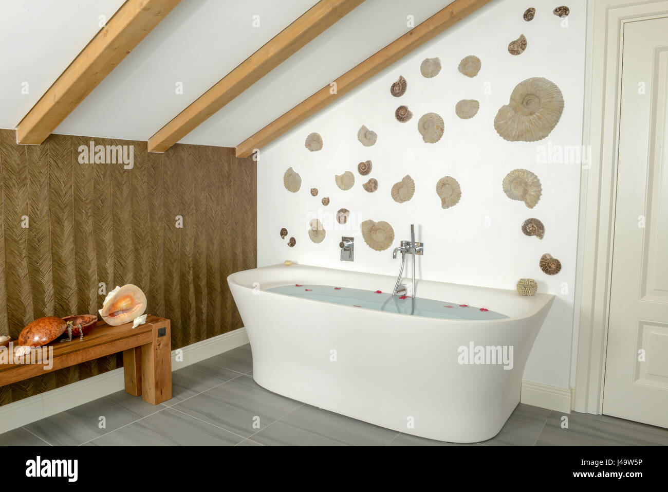 Bathtub with flower petals in luxury villa Stock Photo Alamy