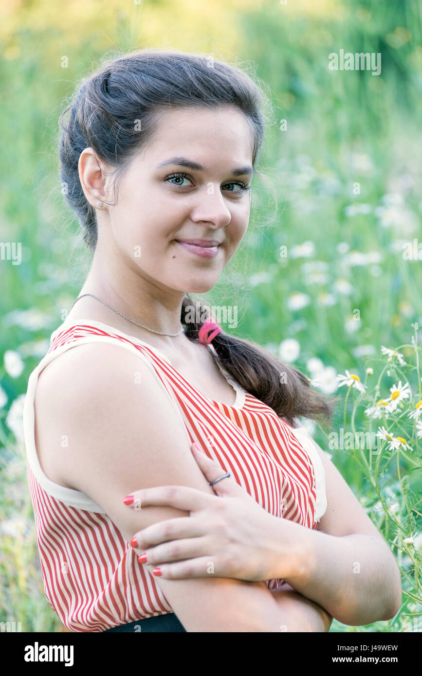 Portrait of girl in a chamomile field Stock Photo - Alamy