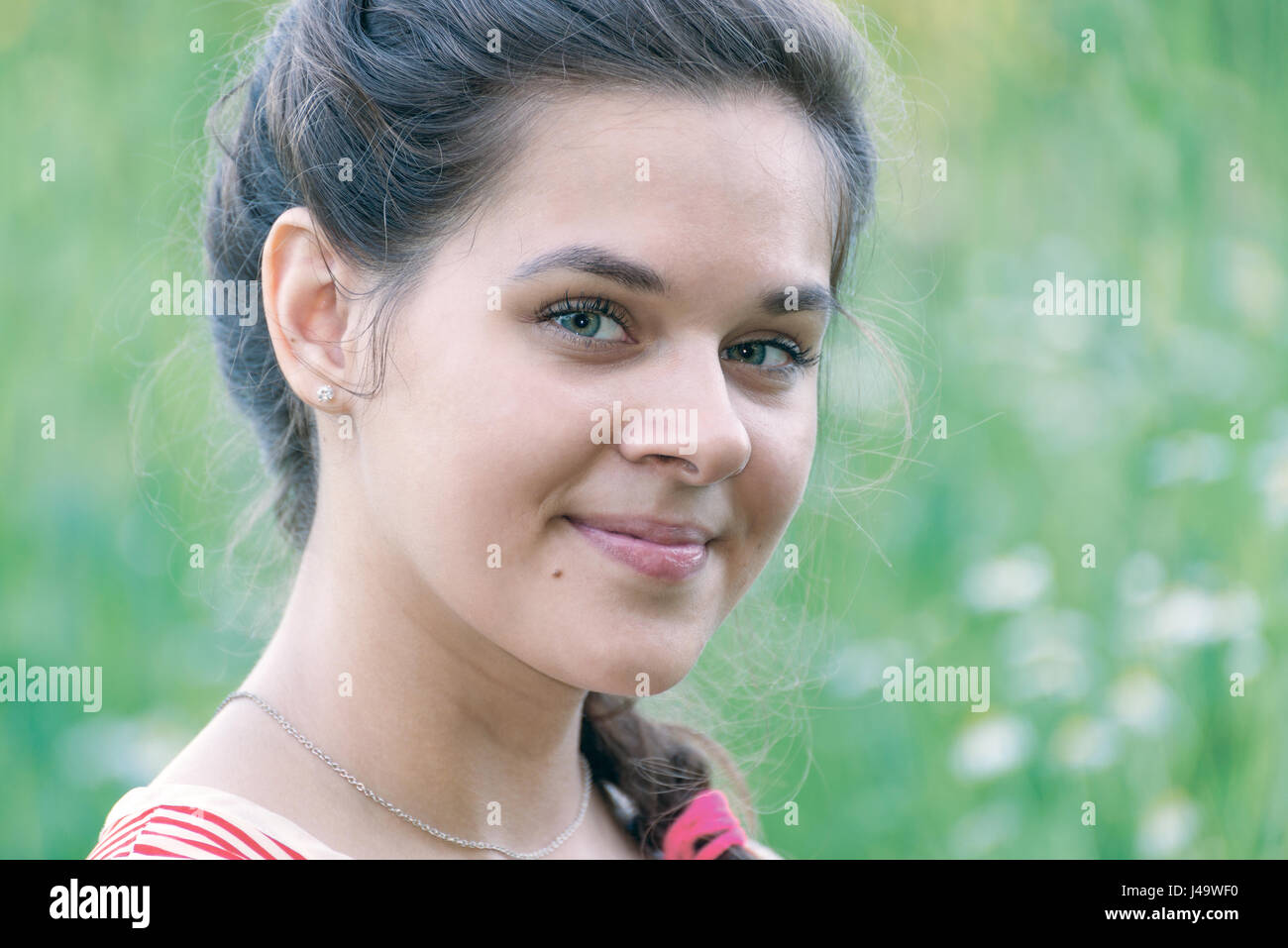 Portrait of girl in a chamomile field Stock Photo - Alamy