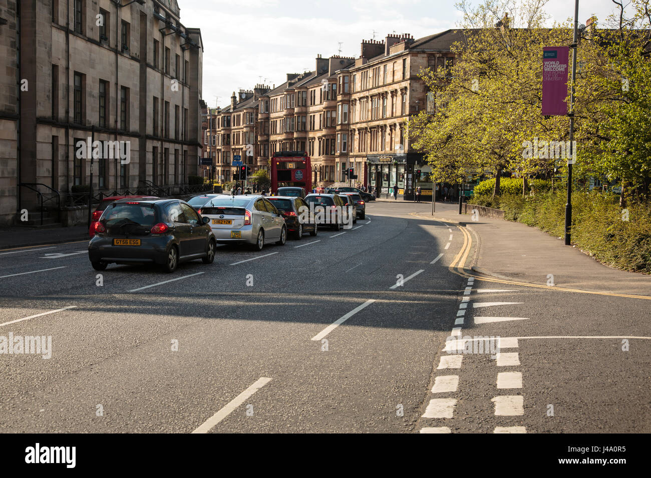 Looking towards the junction of Byres Rd from University Avenue