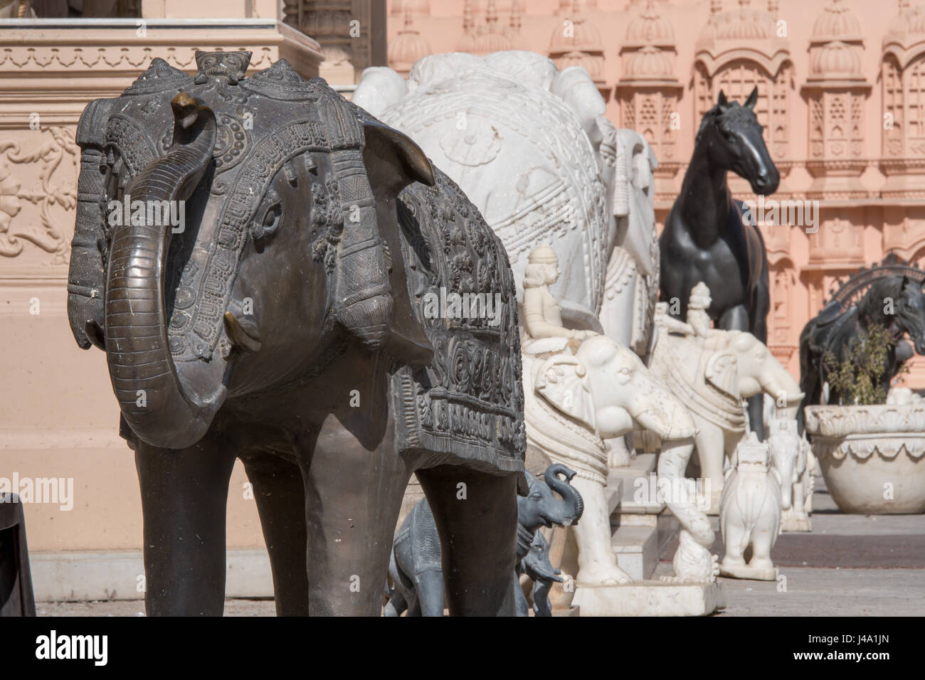 Elephant stone statues hires stock photography and images Alamy