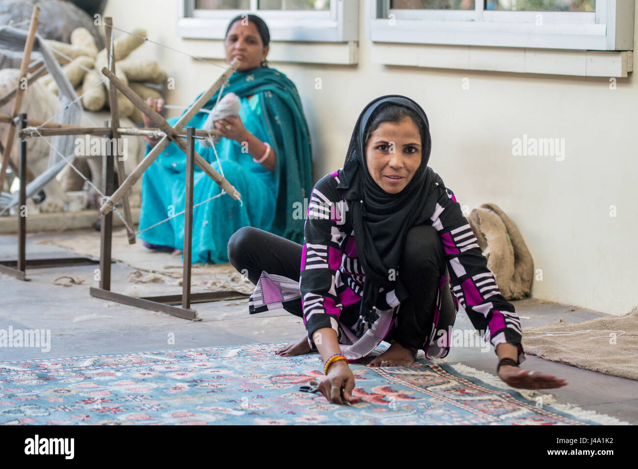 Jaipur, India Indian women making oriental rugs Stock Photo Alamy