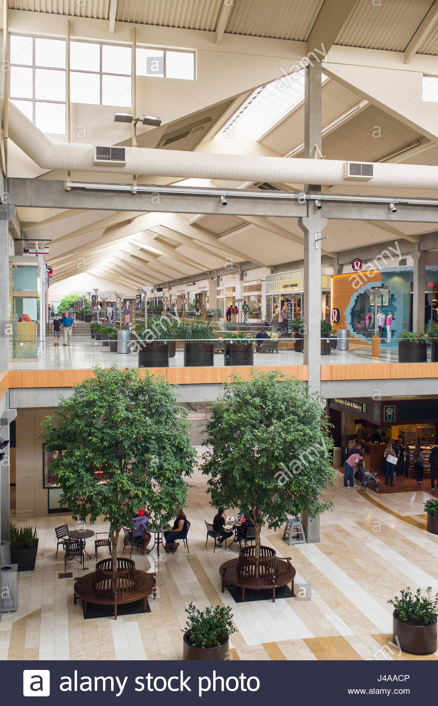 Bellevue Square Mall >> People In The Center Court Of The Bellevue Square Shopping Center Bellevue Square Mall >> People In The Center Court Of The Bellevue Square Shopping Center