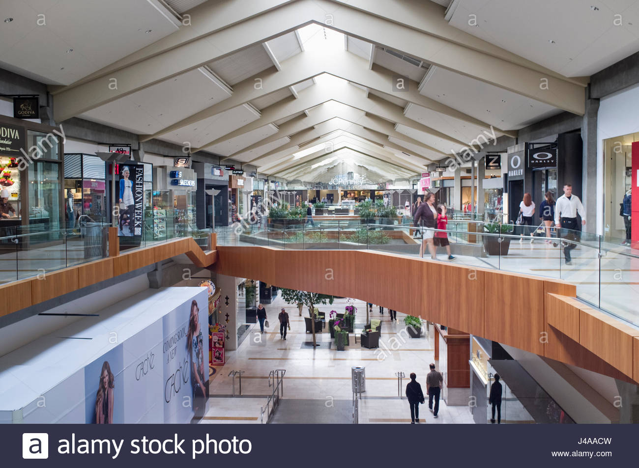 Bellevue Square Mall >> Vaulted Ceiling With Skylights In The Bellevue Square Shopping Stock Bellevue Square Mall >> Vaulted Ceiling With Skylights In The Bellevue Square Shopping Stock