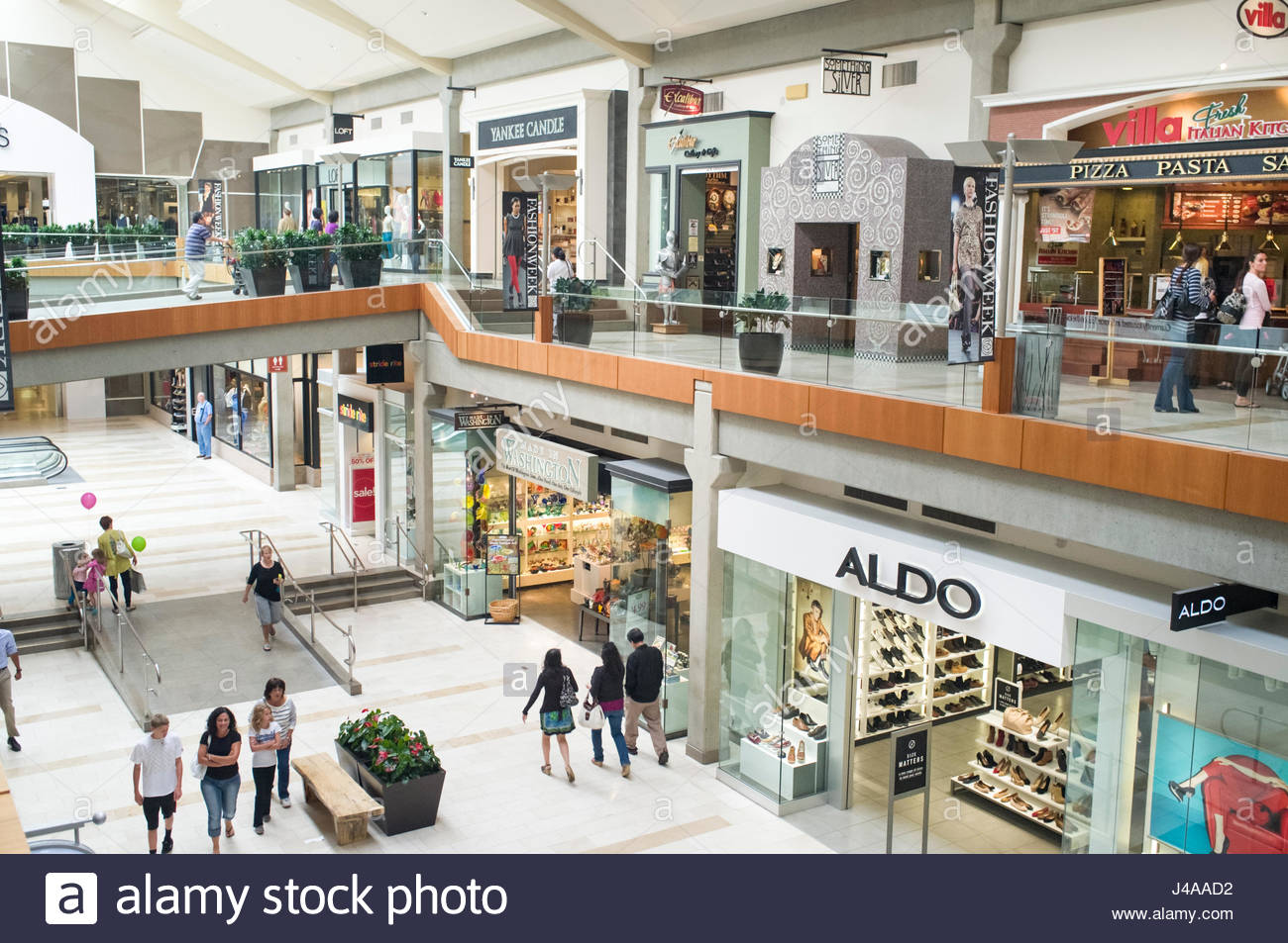 Bellevue Square Mall >> People Shopping Inside Bellevue Square Shopping Center 575 Bellevue Bellevue Square Mall >> People Shopping Inside Bellevue Square Shopping Center 575 Bellevue