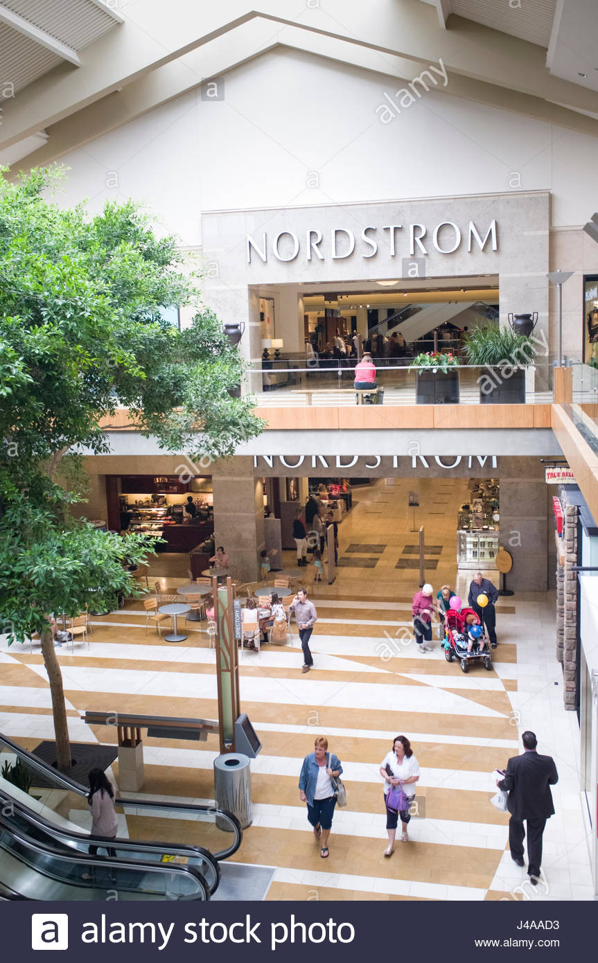Bellevue Square Mall >> People Shopping Inside Bellevue Square Shopping Center 575 Bellevue Bellevue Square Mall >> People Shopping Inside Bellevue Square Shopping Center 575 Bellevue