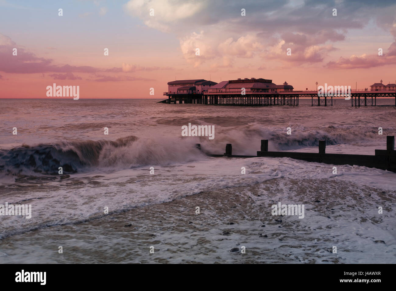cromer-lifeboat-hi-res-stock-photography-and-images-alamy