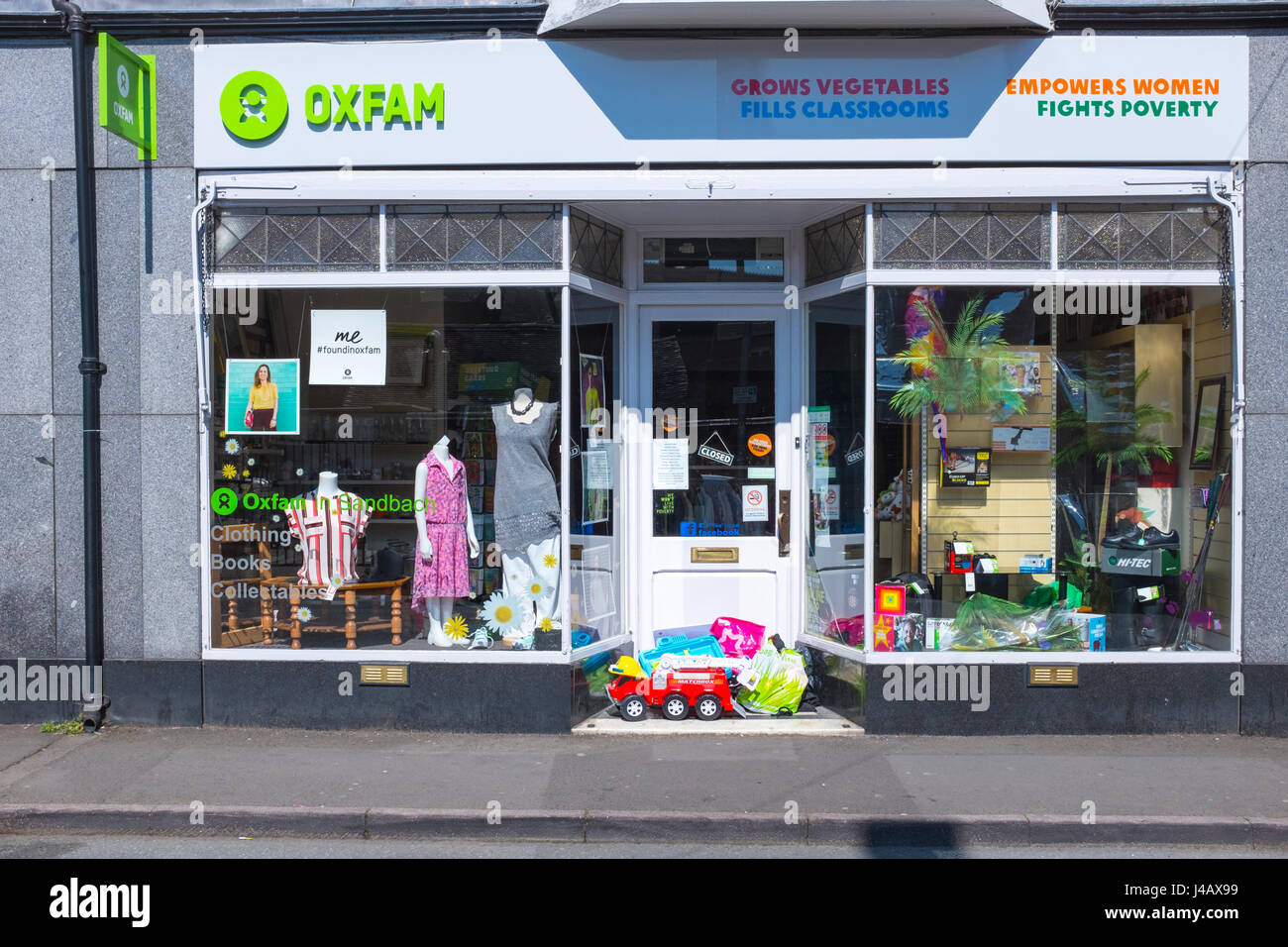 Charity shop donations clothes hires stock photography and images Alamy