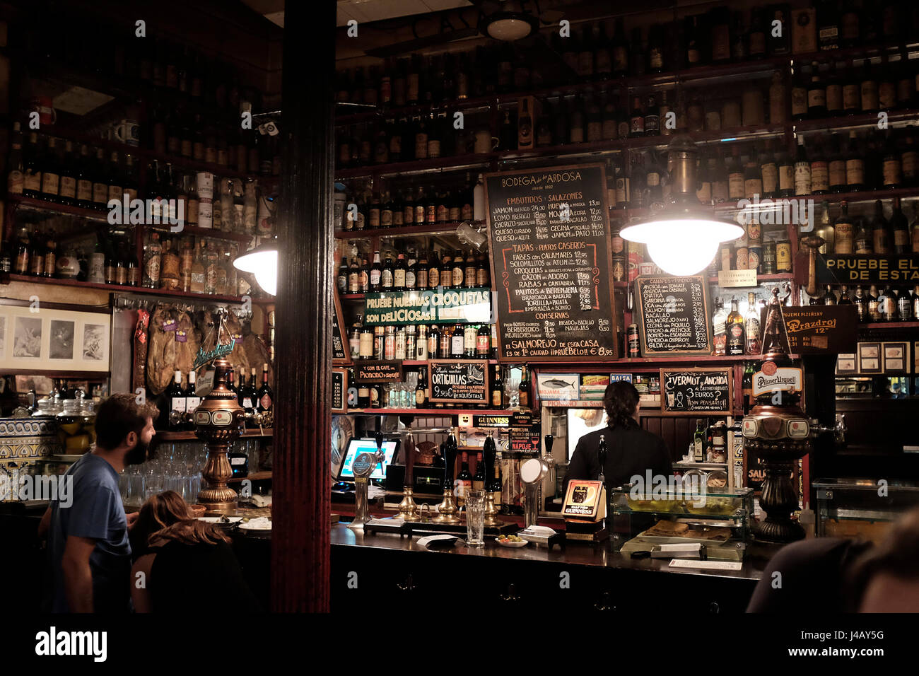 Bodega de la Ardosa. Bar. Madrid, Spain Stock Photo - Alamy