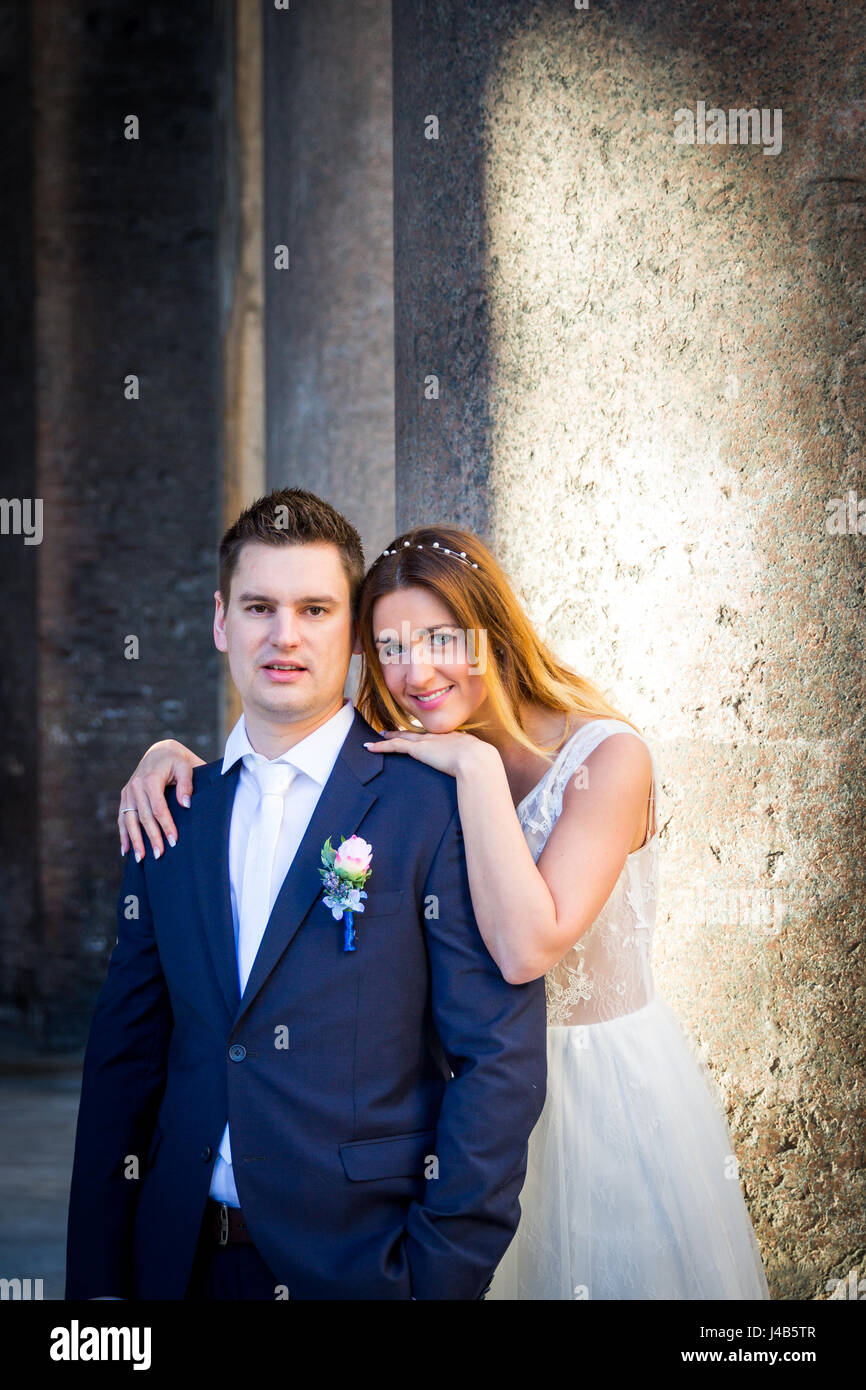 Bride And Groom Wedding Poses In Front Of Pantheon Rome Italy