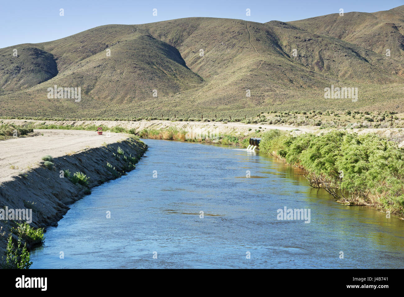 Los Angeles aqueduct in the Owens Valley near the Alabama Hills Stock Photo