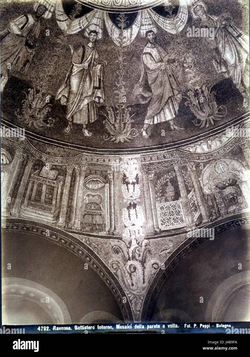 Poppi, Pietro (1833 1914)   n. 4792   Ravenna   Battistero   Interno   Musaici della parete e volta Stock Photo
