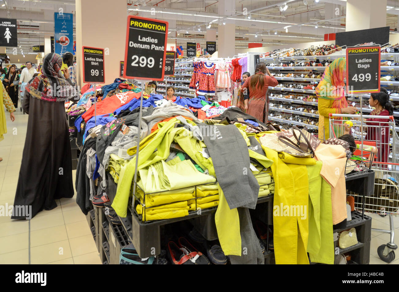 Hyperstar Supermarket at the biggest mall of Pakistan, Emporium Mall