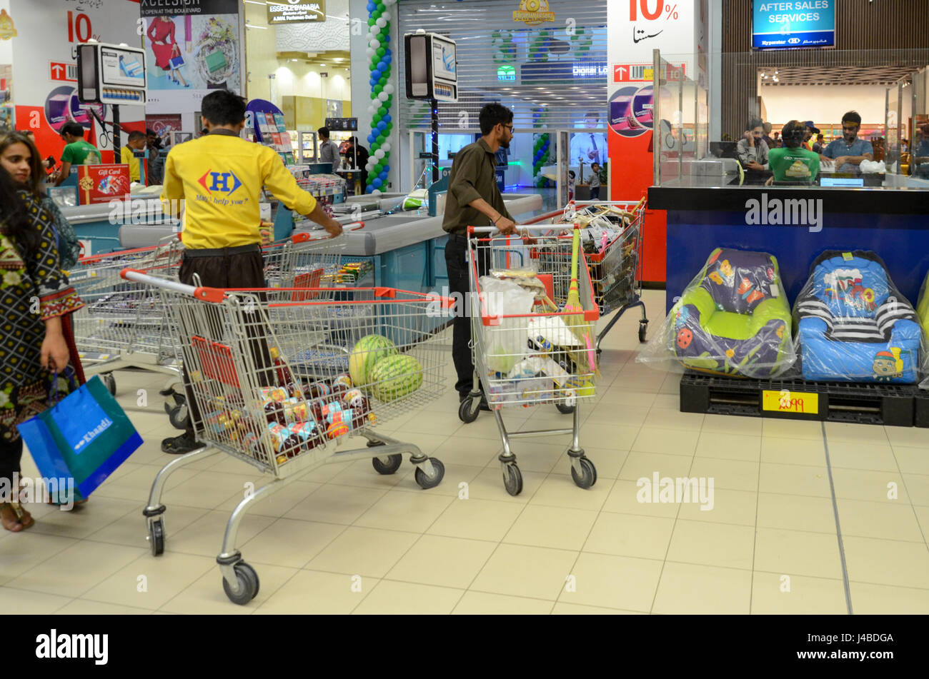 Hyperstar Supermarket at the biggest mall of Pakistan, Emporium Mall