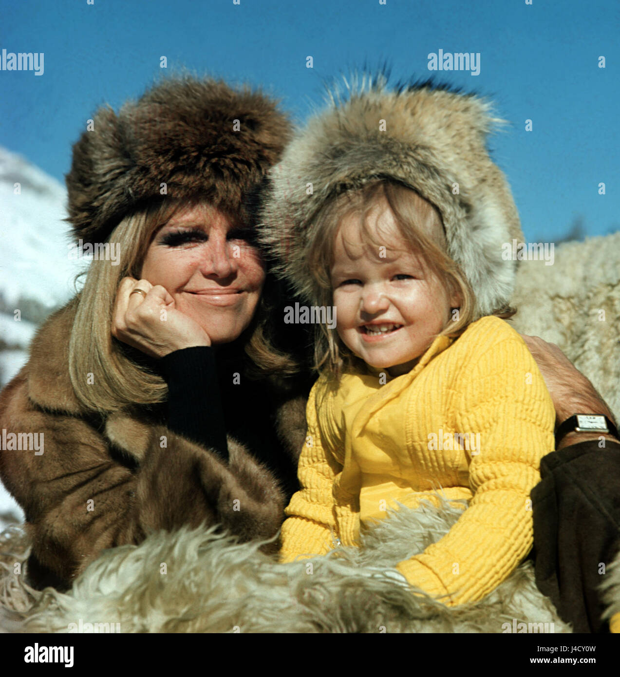 German actress Hildegard Knef with her daughter Christina (date/place unknown). Besides her acting career, she was a successful chanson singer and a bestselling author. | usage worldwide Stock Photo