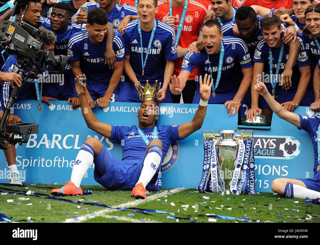 DIDIER DROGBA OF CHELSEA CELEB CHELSEA PREMIER LEAGUE CHAMPIO STAMFORD BRIDGE STADIUM LONDON ENGLAND 24 May 2015 Stock Photo