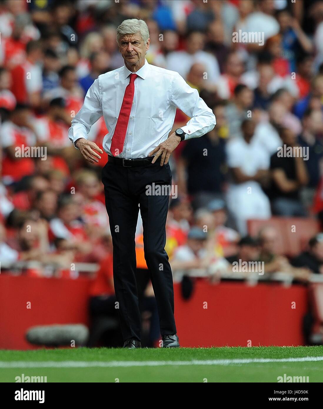 Unhappy arsenal manager ars arsenal hi-res stock photography and images ...
