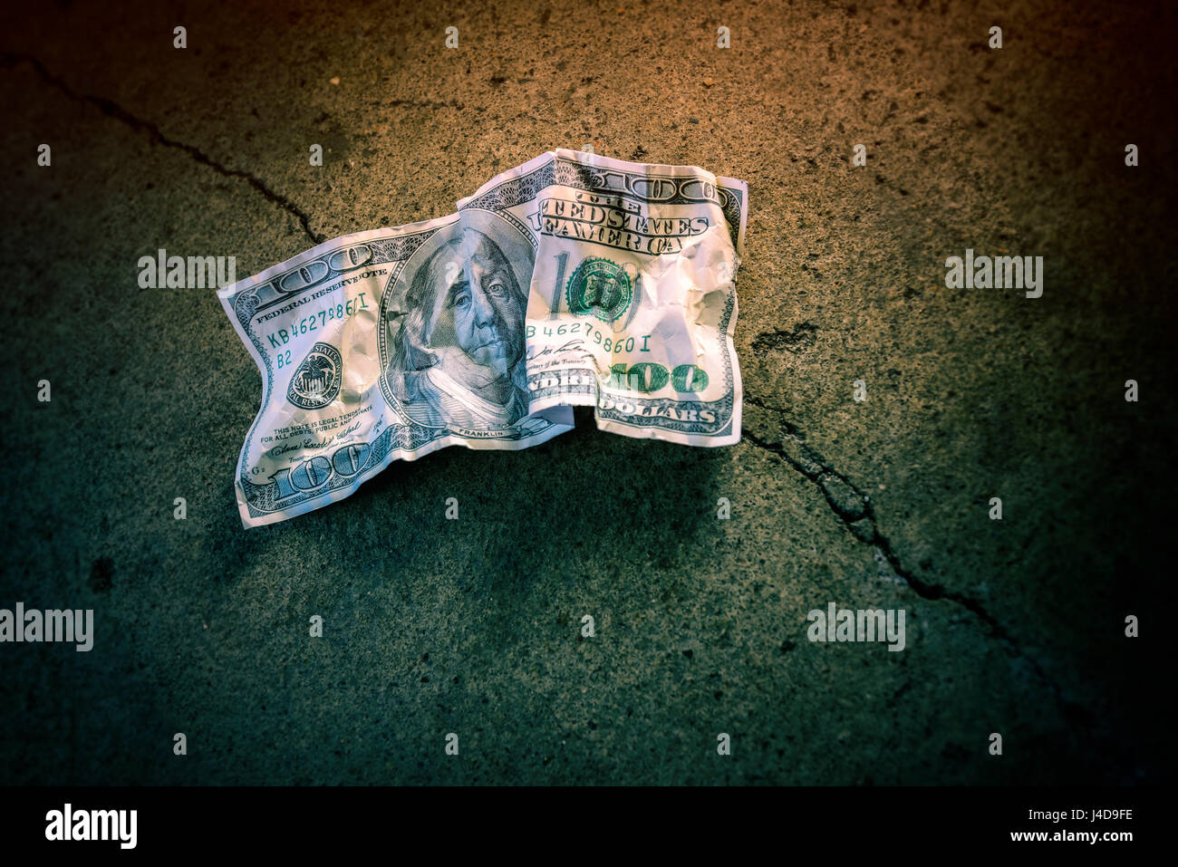 100-dollar mark on the ground, symbolic photo for the US-debt crisis, 100-Dollar-Note am Boden, Symbolfoto fuer die US-Schuldenkrise Stock Photo