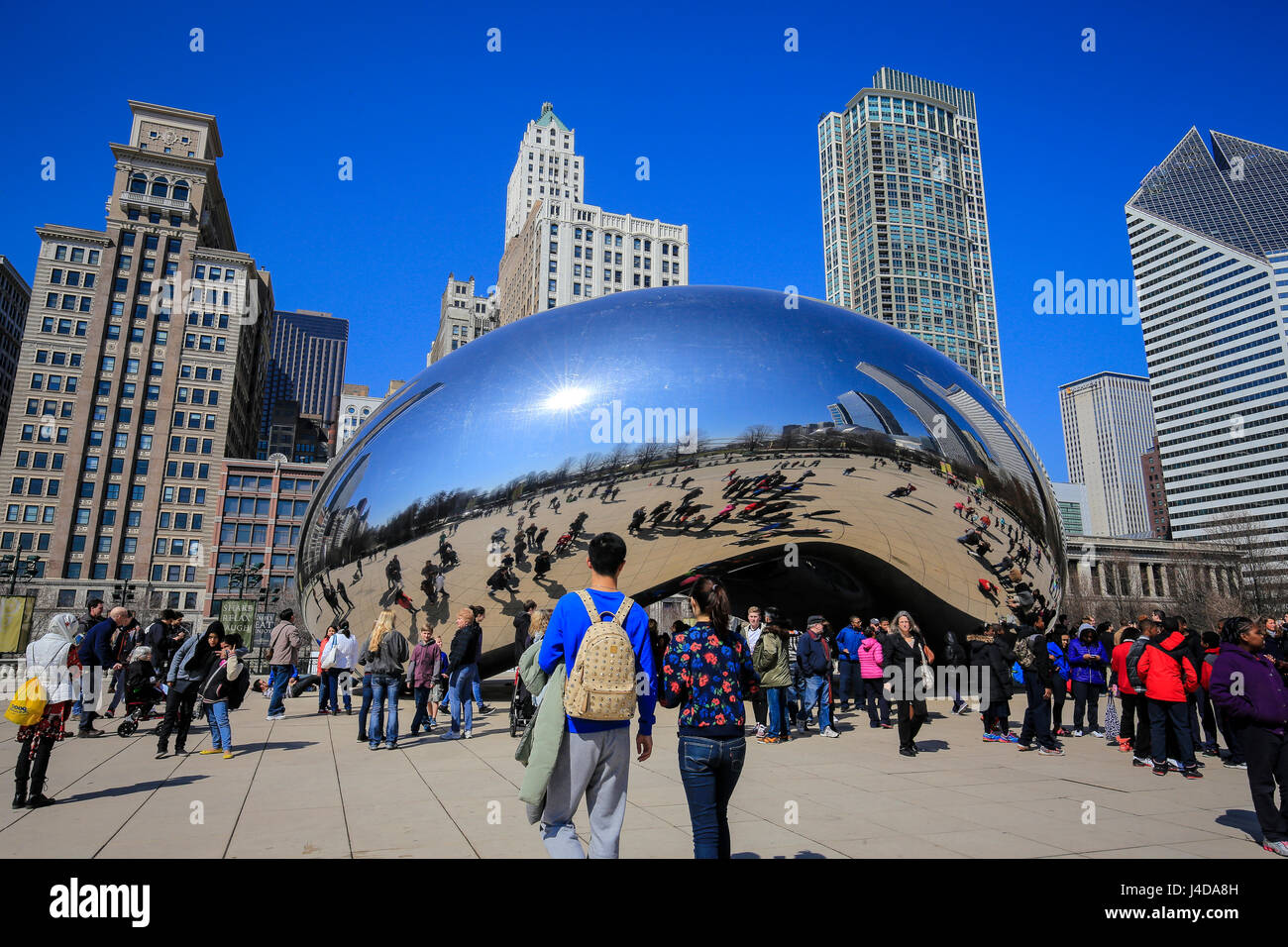 Tourists visit the sculpture Cloud Gate, the Bean, Millennium Park, City skyline, Chicago, Illinois, USA, North America, Touristen besichtigen die Sku Stock Photo