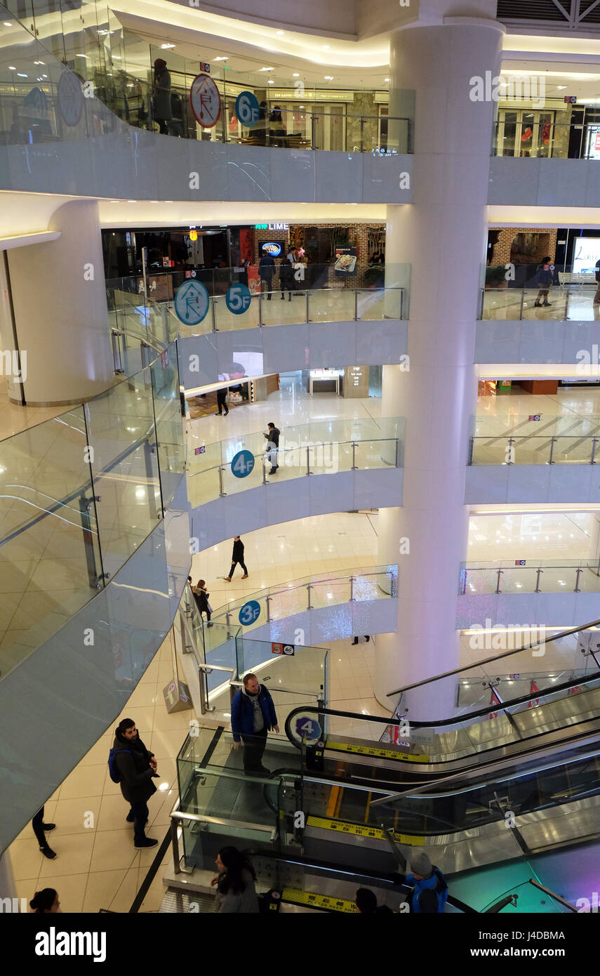 China luxury mall hi-res stock photography and images - Alamy