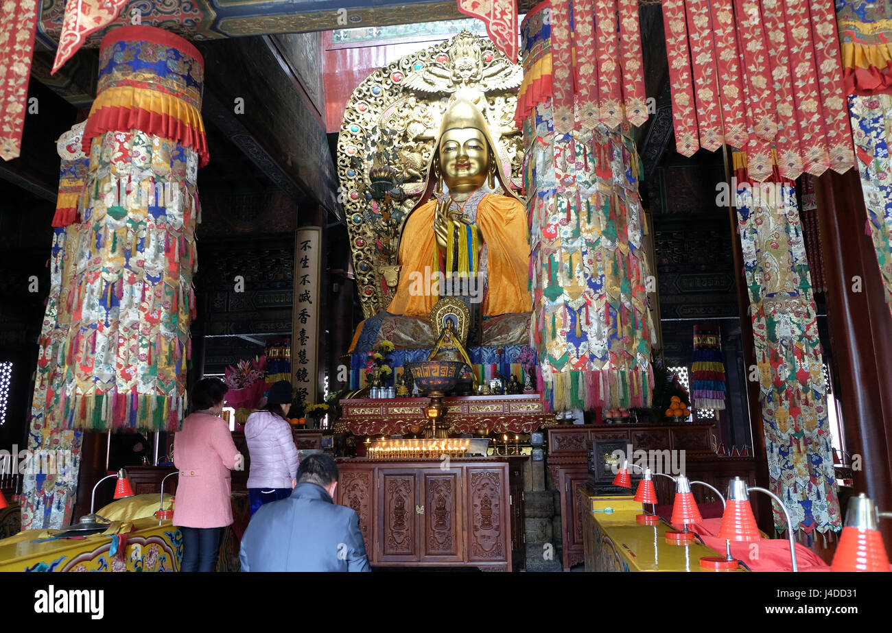 Statue dalai lama hi-res stock photography and images - Alamy
