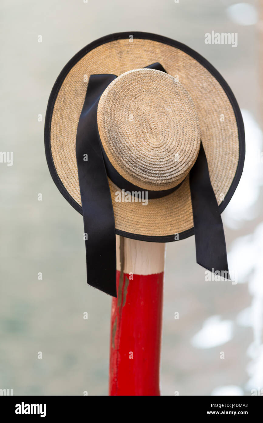 Le canotier : accessoire fétiche des beaux jours