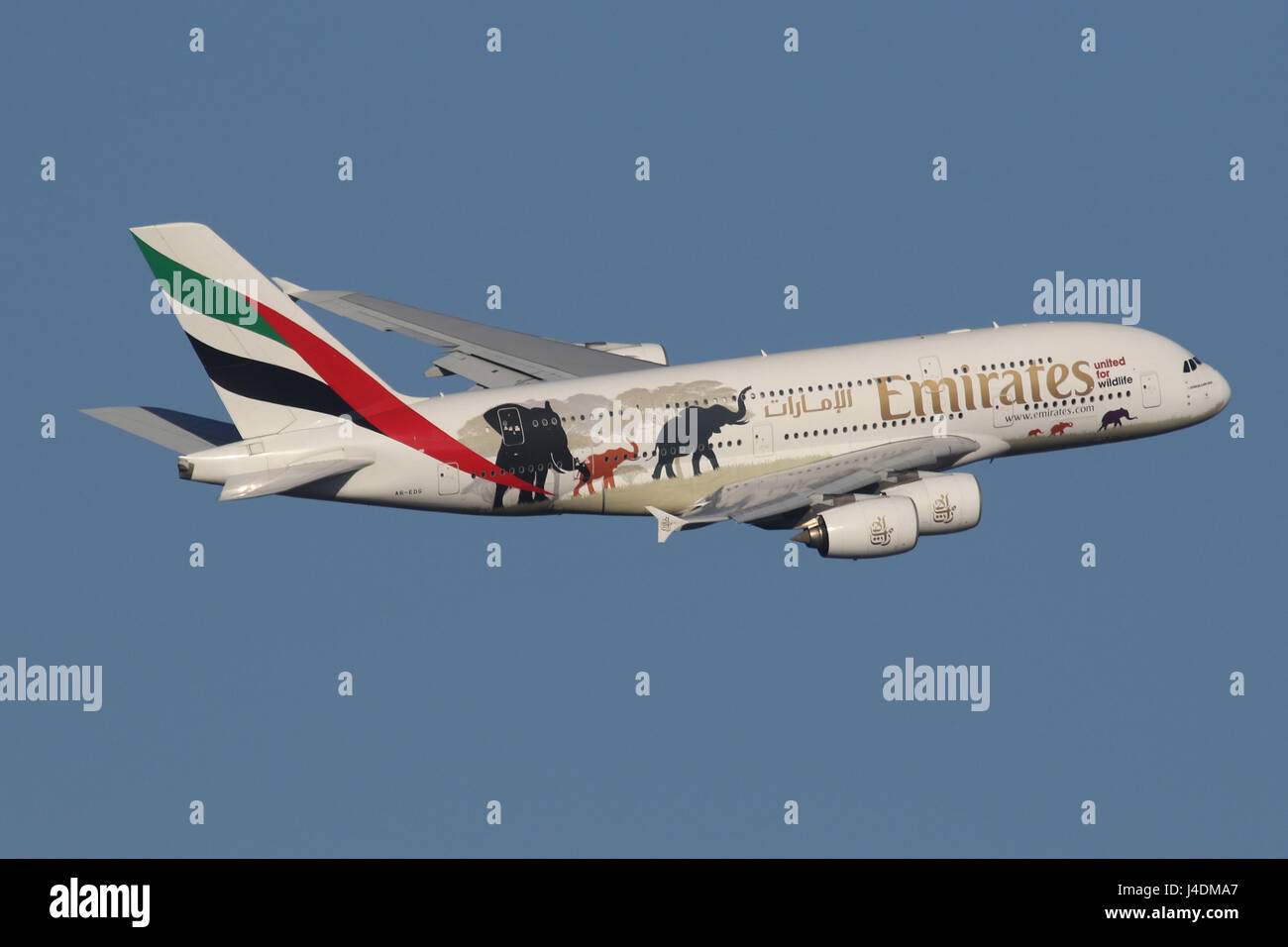 Emirates airways airbus a380 hi-res stock photography and images - Alamy