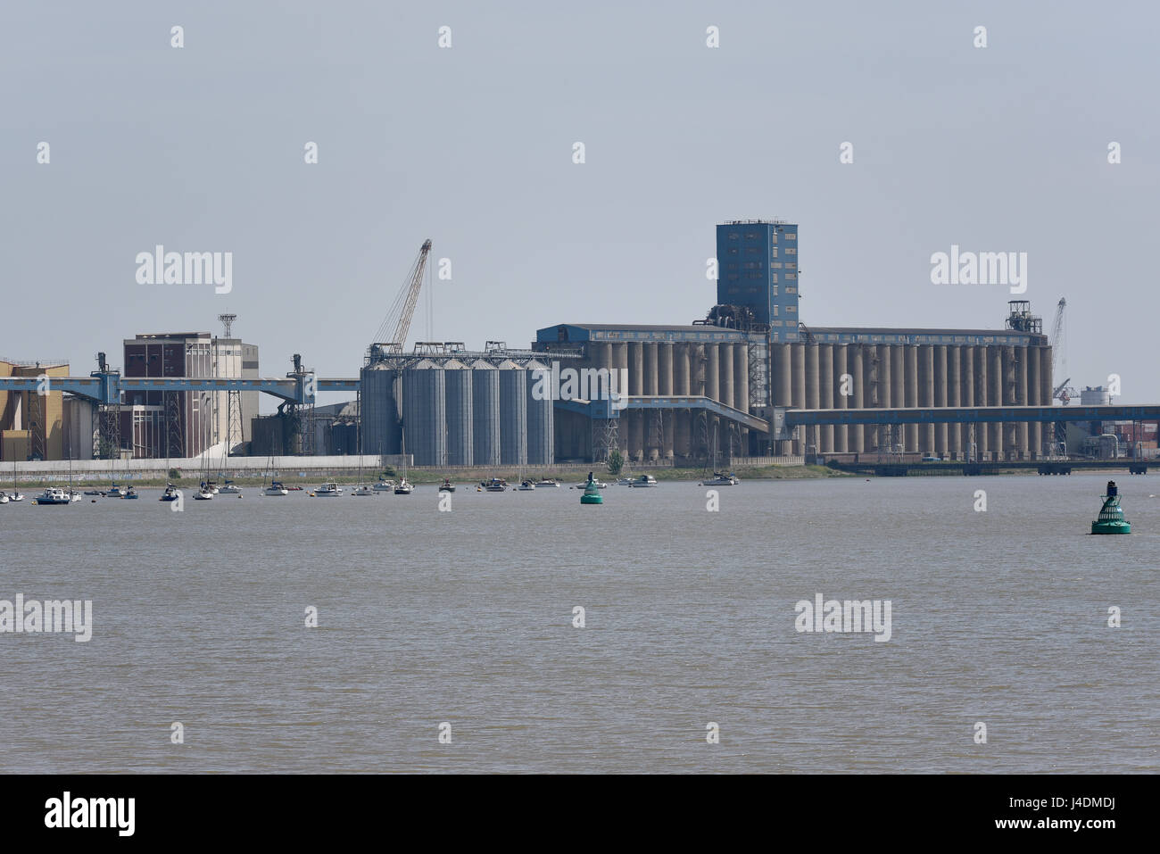 Thames Grain Elevators Grain Terminal in Tilbury Docks, on the River Thames in Essex, with storage silos Stock Photo