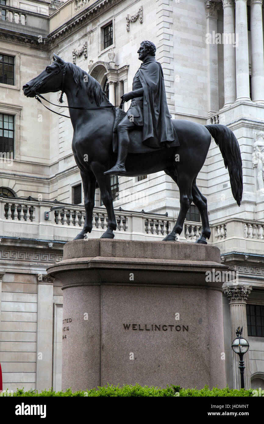 Statue of the Duke of Wellington outside the Royal Exchange in London