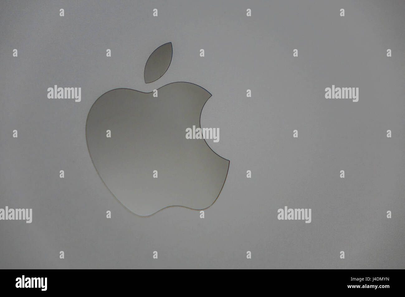 Apple logo laptop hi-res stock photography and images - Alamy