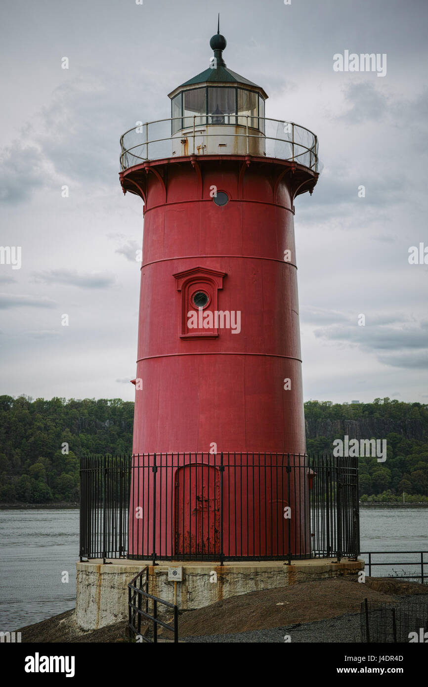 Little red lighthouse under Washington Bridge on overcast day - Manhattan, New York City Stock Photo