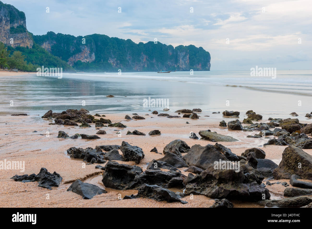 Sharp stones hi-res stock photography and images - Alamy