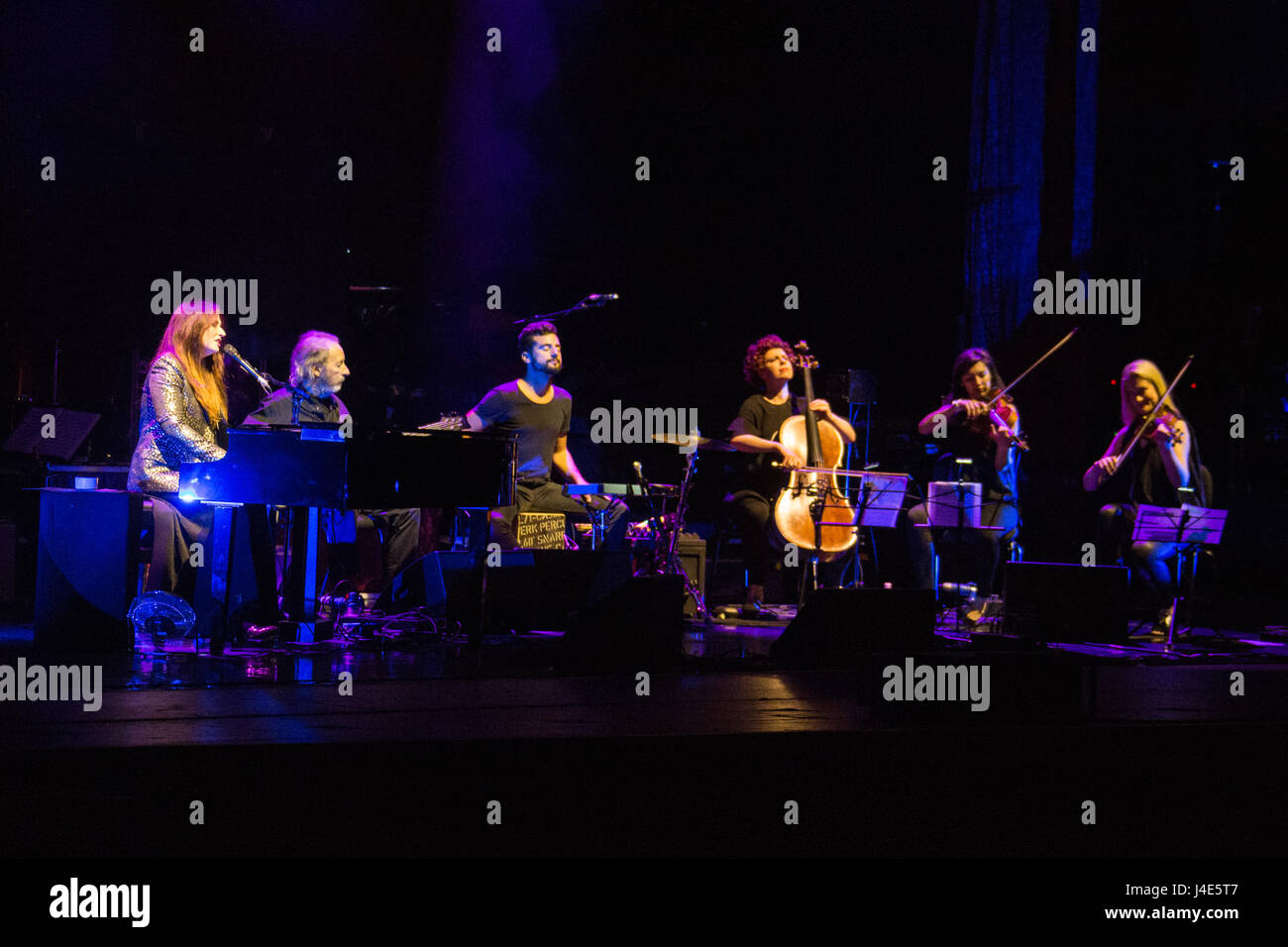 Milan, Italy. 11th May, 2017. The Welsh singer-songwriter JUDITH OWEN performs live on stage at Teatro Degli Arcimboldi opening the show of Bryan Ferry Credit: Rodolfo Sassano/Alamy Live News Stock Photo
