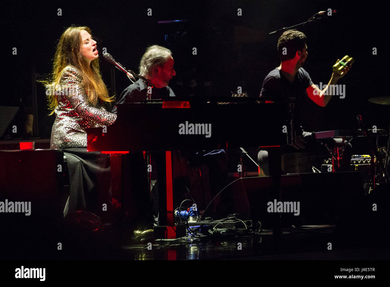 Milan, Italy. 11th May, 2017. The Welsh singer-songwriter JUDITH OWEN performs live on stage at Teatro Degli Arcimboldi opening the show of Bryan Ferry Credit: Rodolfo Sassano/Alamy Live News Stock Photo