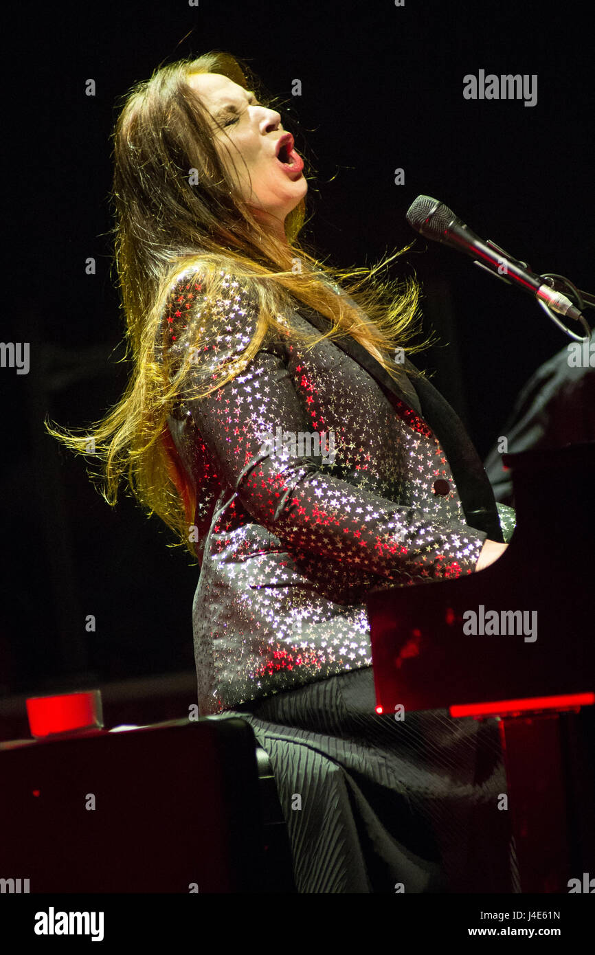 Milan, Italy. 11th May, 2017. The Welsh singer-songwriter JUDITH OWEN performs live on stage at Teatro Degli Arcimboldi opening the show of Bryan Ferry Credit: Rodolfo Sassano/Alamy Live News Stock Photo