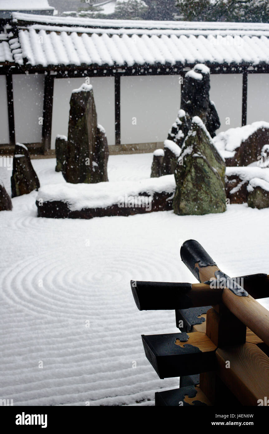 Snowy day in Tofuku-ji Temple rock garden, Kyoto, Japan, Asia Stock Photo