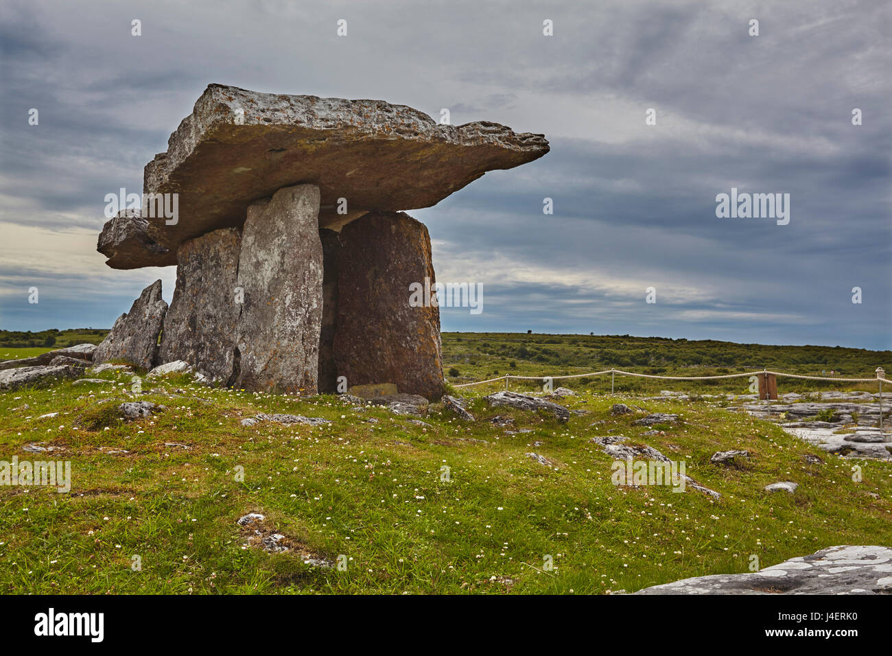 The Poulnabrone dolmen, prehistoric slab burial chamber, The Burren, County Clare, Munster, Republic of Ireland, Europe Stock Photo