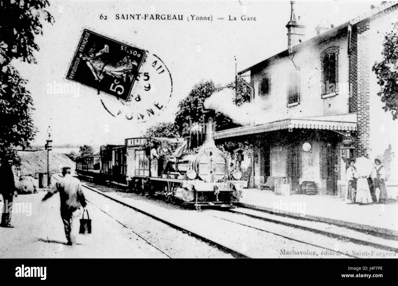 Saint Fargeau gare 1 Stock Photo Alamy