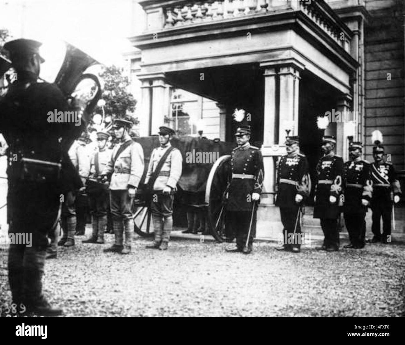 Taro Katsura funeral at Zojo ji 1913 Stock Photo - Alamy