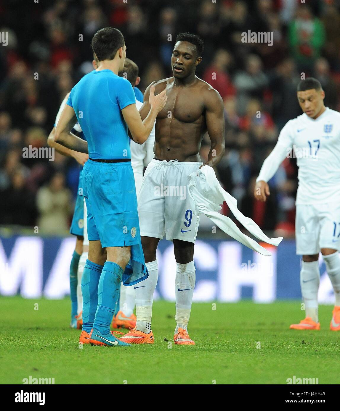 DANNY WELBECK OF ENGLAND SWAPS ENGLAND V SLOVENIA WEMBLEY STADIUM LONDON ENGLAND 15 November 2014 Stock Photo