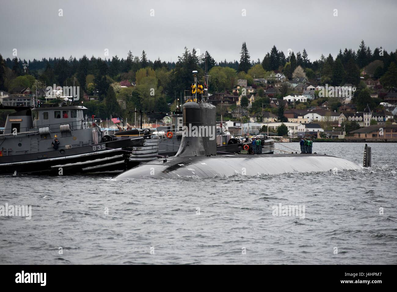 The USN Seawolfclass fastattack submarine USS Connecticut returns