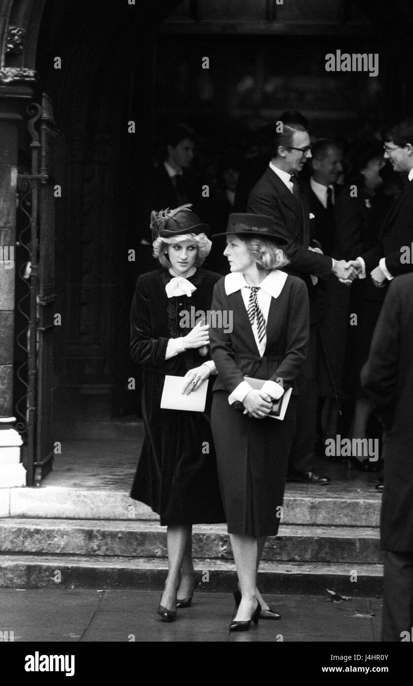 The Princess of Wales and her elder sister sister, Lady Jane Fellowes (r), wife of Robert Fellowes, assistant private secretary to Queen Elizabeth II, at St Margaret's Church, Westminster, London, when they attended the memorial service for Sir Anthony Berry, the Tory MP killed in the Brighton hotel bomb blast. Stock Photo