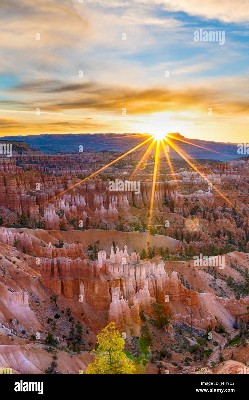 Sun rising above the horizon with sun rays at Bryce Canyon national ...