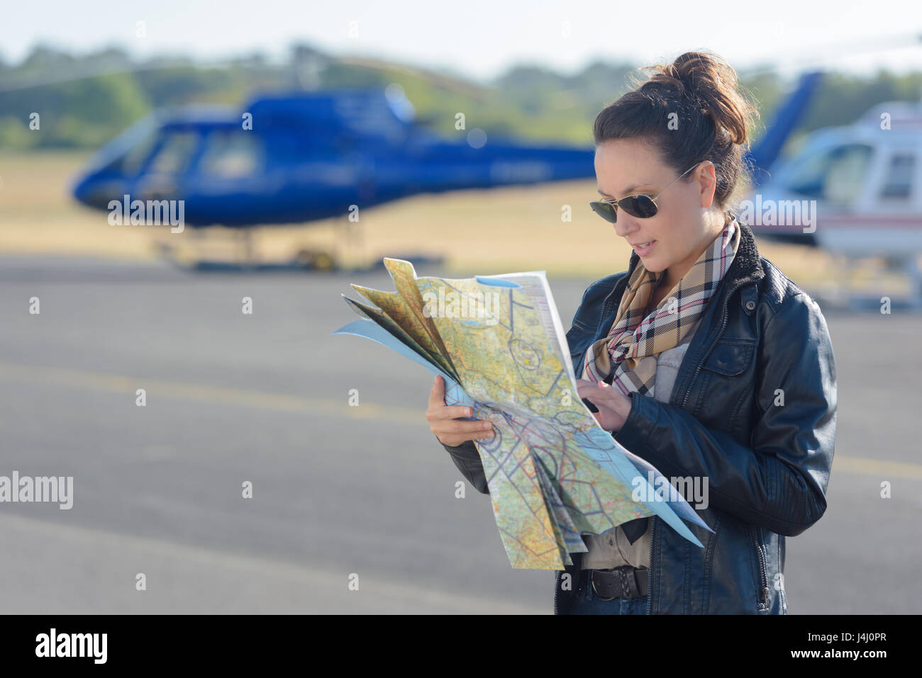 Pilot reading map hi-res stock photography and images - Alamy