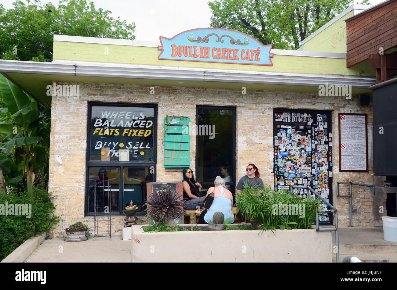 Exterior of the Bouldin Creek Cafe in Austin, Texas, hipster bar and cafe serving vegetarian and vegan food, with people waiting for a table Stock Photo